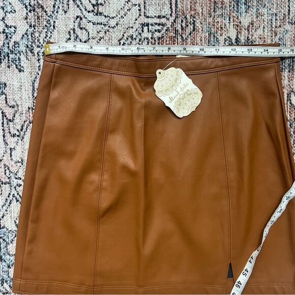 NWT Altar’d State Camel Brown Faux Leather Mini Skirt Size Large - Picture 5 of 8